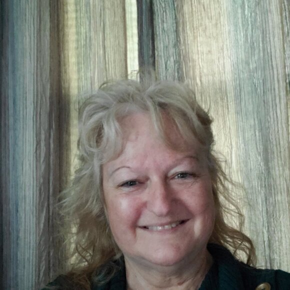 Meet your Posher, Lori - Picture 1 of 1